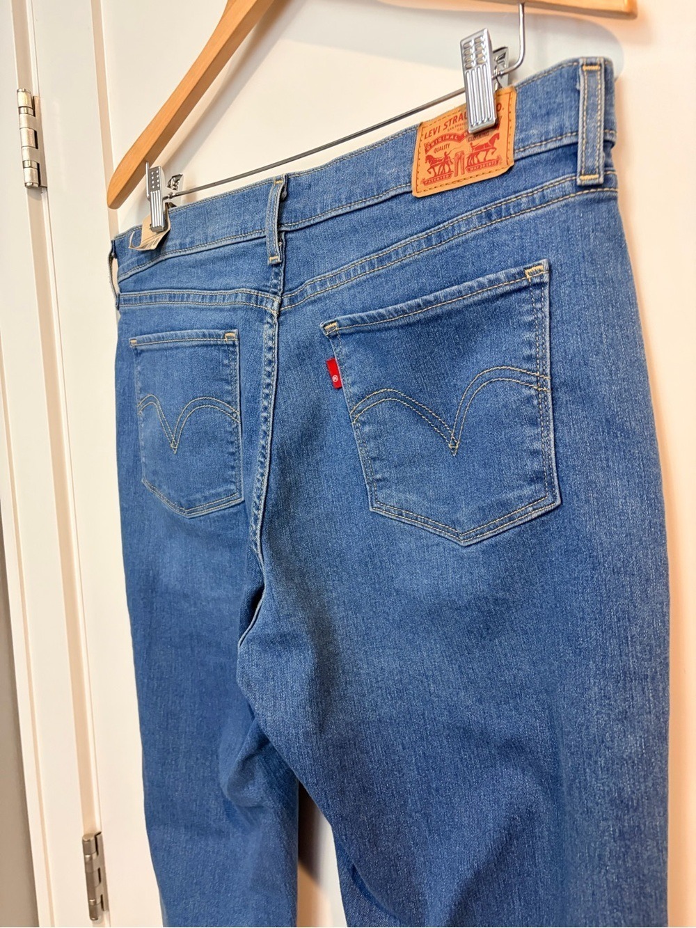 Levi’s Classic Straight Jeans - Picture 7 of 9